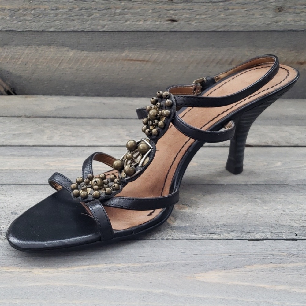 Nine West Ladies Strappy Sandal Brass Accents sz8